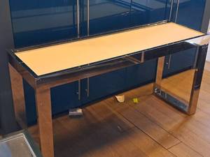 lot 146 image: 55 Decorative Table