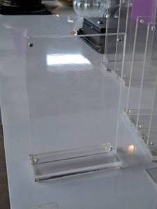 lot 208 image: Acrylic Display Stands - (7) 4-78x2x7-14, (1) 4x2-34x6-12 (Clear)