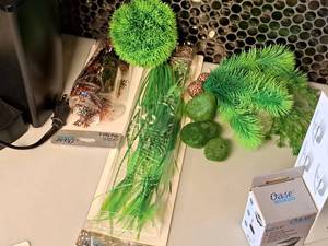 lot 231 image: Assorted Aquarium Aquatic Plant Dcor 10-piece