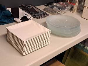 lot 243 image: 10-12 Round Clear Plates (x12) and 8 Square Plates  White (x12)