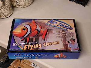 lot 262 image: Air Swimmers Remote Control Flying Clownfish