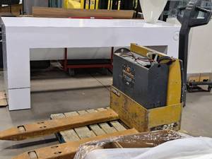 lot 3 image: Caterpillar Pallet Jack  Battery Power 24V 330 Ah NPP40
