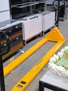 lot 4 image: Uline Extra Long 5500-lbs Pallet Truck H-4123