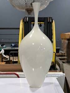 lot 6 image: 42 Vase