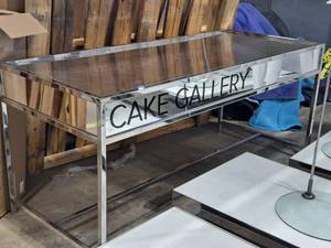 lot 38 image: 72 Display Table