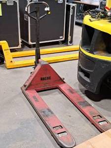 lot 4A image: Pallet Jack