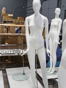 lot 113 image: 72 Female Mannequin with Moveable Arms and Display Stand
