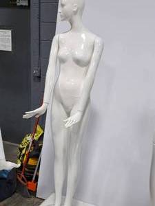 lot 115 image: 72 Female Mannequin with Moveable Arms and Display Stand