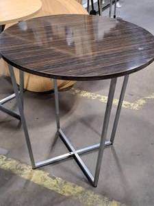 lot 282 image: 30 Round Table