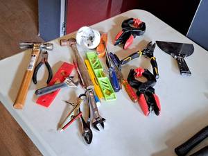 lot 311 image: Lot of (19) Hand Tools - Clamps, Pliers, Hammers, Screwdrivers, Wrenches, Snips, Levels