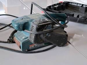 lot 292 image: Makita 3x18 Belt Sander 9910