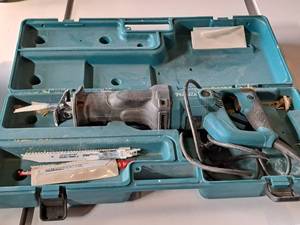 lot 293 image: Makita Reciprocating Saw JR3050T with Spare Blades and Case
