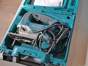 lot 294 image: Makita 3-12 Jig Saw JV0600 with Case