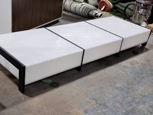 lot 33 image: Display Platform 98x31x12