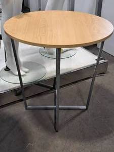 lot 288 image: 30 Round Table