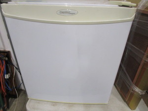 lot 22 image: Danby Mini Fridge