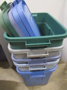 lot 30 image: Rubbermaid Roughneck Totes