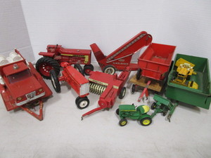lot 32 image: Sandbox Toys Tonks, JD, AC