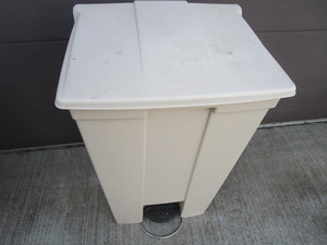 lot 33 image: Rubbermaid Commercial Trash Can