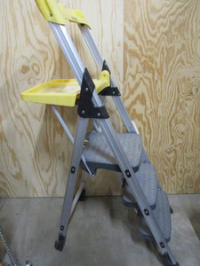 lot 11 image: Cosco Folding Ladder