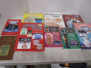 lot 71 image: Antique & Coll Reference Glassware Books