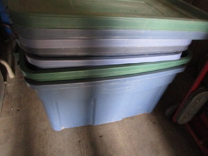 lot 73 image: Rubbermaid Roughneck Totes
