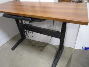 lot 80 image: Elevated Desk