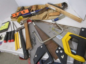 lot 92 image: Tools Saws, Utility Belt, Knives