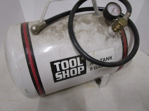 lot 114 image: Toolshop Air Tank