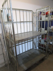 lot 124 image: Folding Facilities Cart