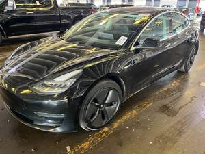 lot 11 image: 2018 Tesla Model 3 Long Range