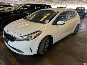 lot 13 image: 2018 Kia Forte5 LX Hatchback
