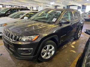 lot 16 image: 2018 Jeep Compass Latitude FWD....LOW MILES