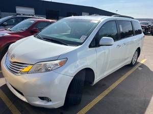 lot 23 image: 2011 Toyota Sienna Limited
