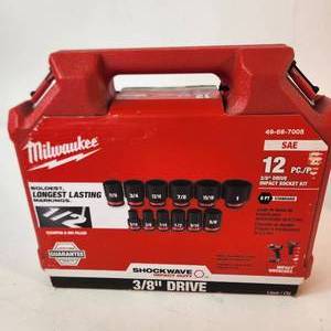 lot 18 image: New Milwaukee 12 Piece 38 Drive Impact Socket Kit 6 PT Standard Shockwave Impact Duty