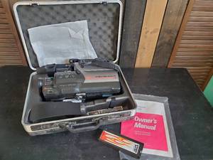 lot 4 image: HQ Movie Video System  VHS With Case and Owners Manual