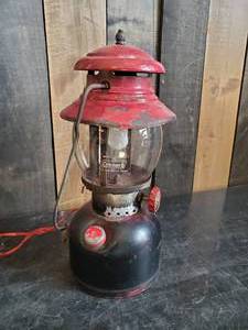 lot 14 image: Vintage Coleman Lantern with great Red Patina