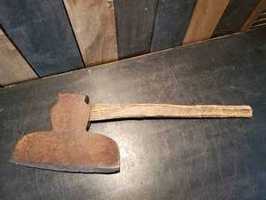 lot 66 image: Vintage Large Head Axe