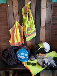 lot 104 image: Lot of various PPE Equiptment, Reflector Vests, Helmet, Gloves and More with dufflebag