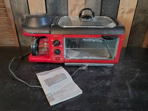lot 105 image: Nostalgia Retro Series 3 in one Breakfast Sation,  Make Coffee and Fry Bacon and more