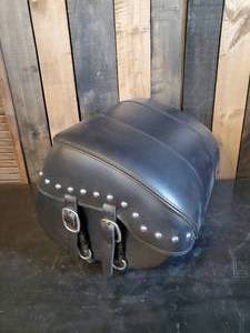lot 112 image: Harley Davidson 07 Deluxe Saddle Bag in Great Condition