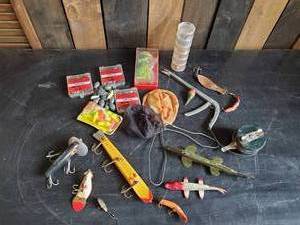 lot 123 image: vintage Tackle, Decoys, and misc other fishing items