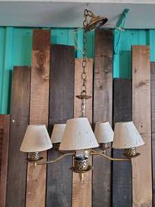lot 126 image: Vintage Hanging Lamp Great Unique Design with Cute little Lamp Shades