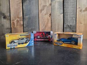 lot 133 image: 3 Cars never used, Bigtime Muscle 2009 gray Corvette, 1969 Flashy Red Corvette, 1969 Blue Corvette