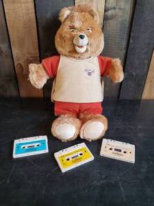 lot 137 image: Vintage Teddy Ruxpin with 3 Cassettes