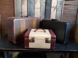 lot 142 image: 3 Vintage Suitcases In Good Condition For use or Display one is a Cuban Brown