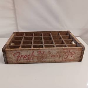 lot 17 image: Fresh Up with 7-Up  Vintage Wooden bottle crate.