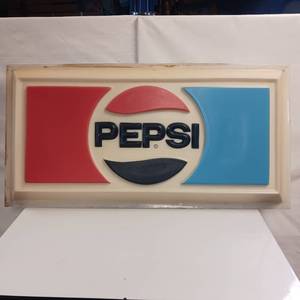 lot 10 image: Large Vintage 70s PEPSI vending machine sign 4 x 2 x 4