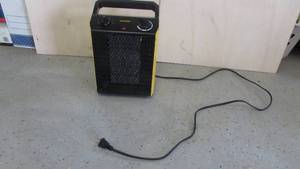 lot 3 image: Master Electric Heater