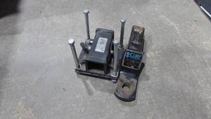 lot 64 image: Bolt On Hitch With Receiver